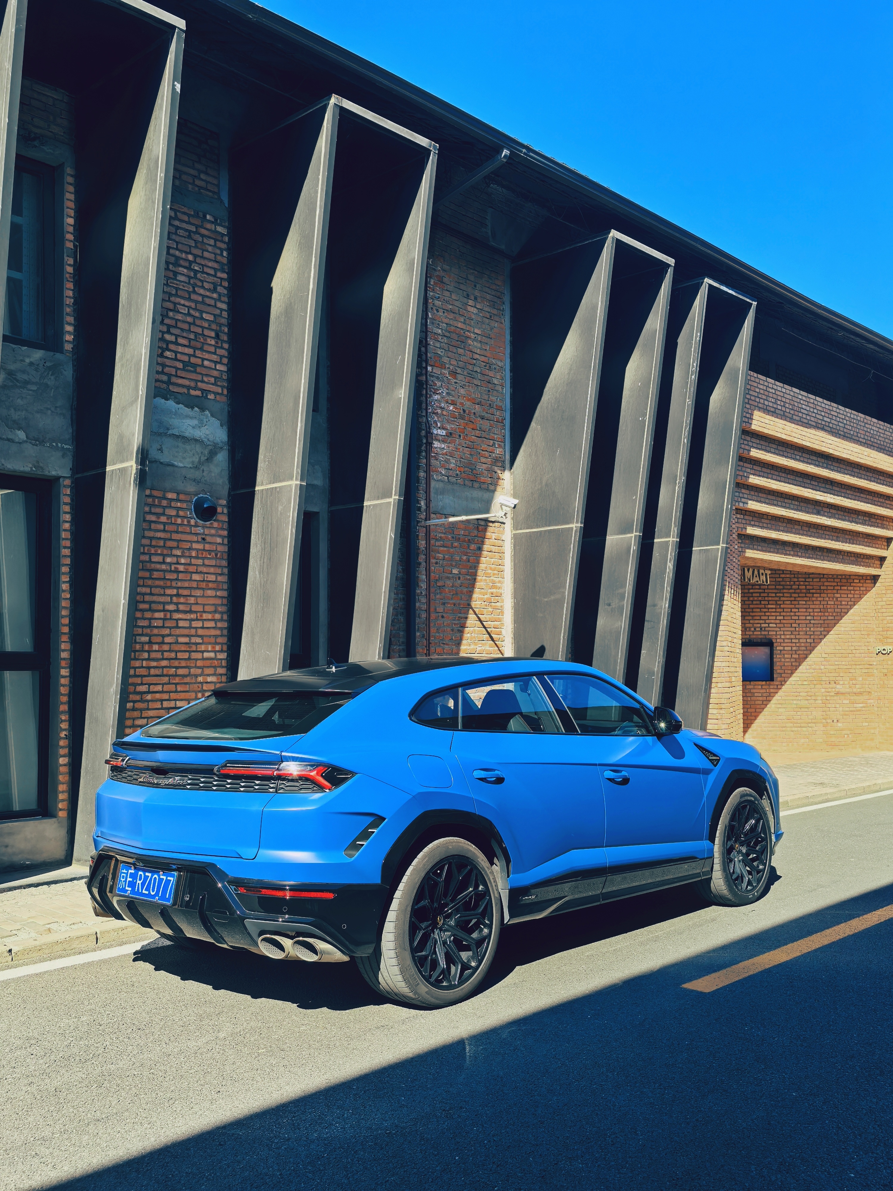 Lamborghini Urus SE兰博基尼兰博基尼urus 兰博基尼是一家非