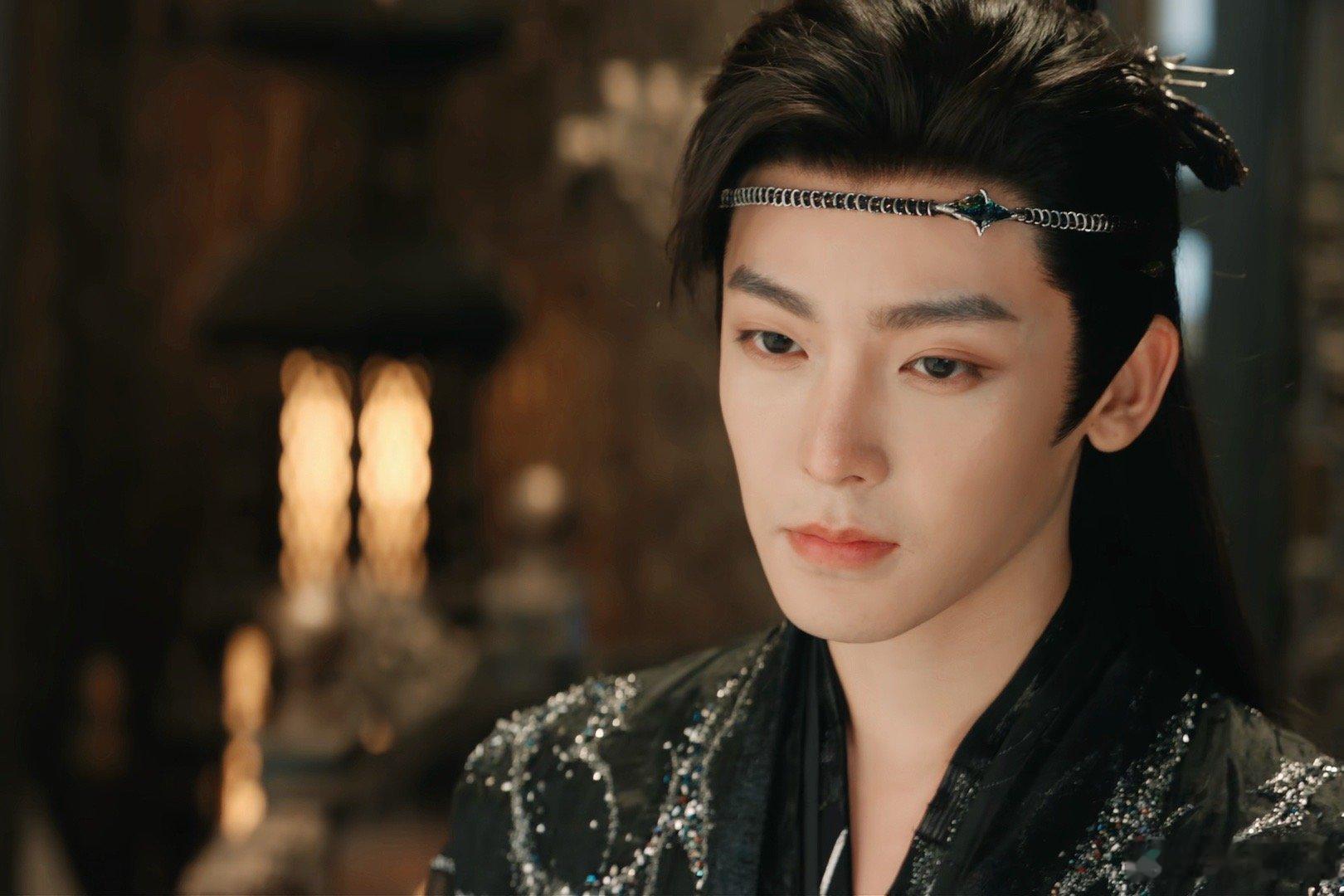 侯明昊[超话] 我哩个这是什么美人纪伯宰勾勾手[来][来][来]迷人就完事了[舔