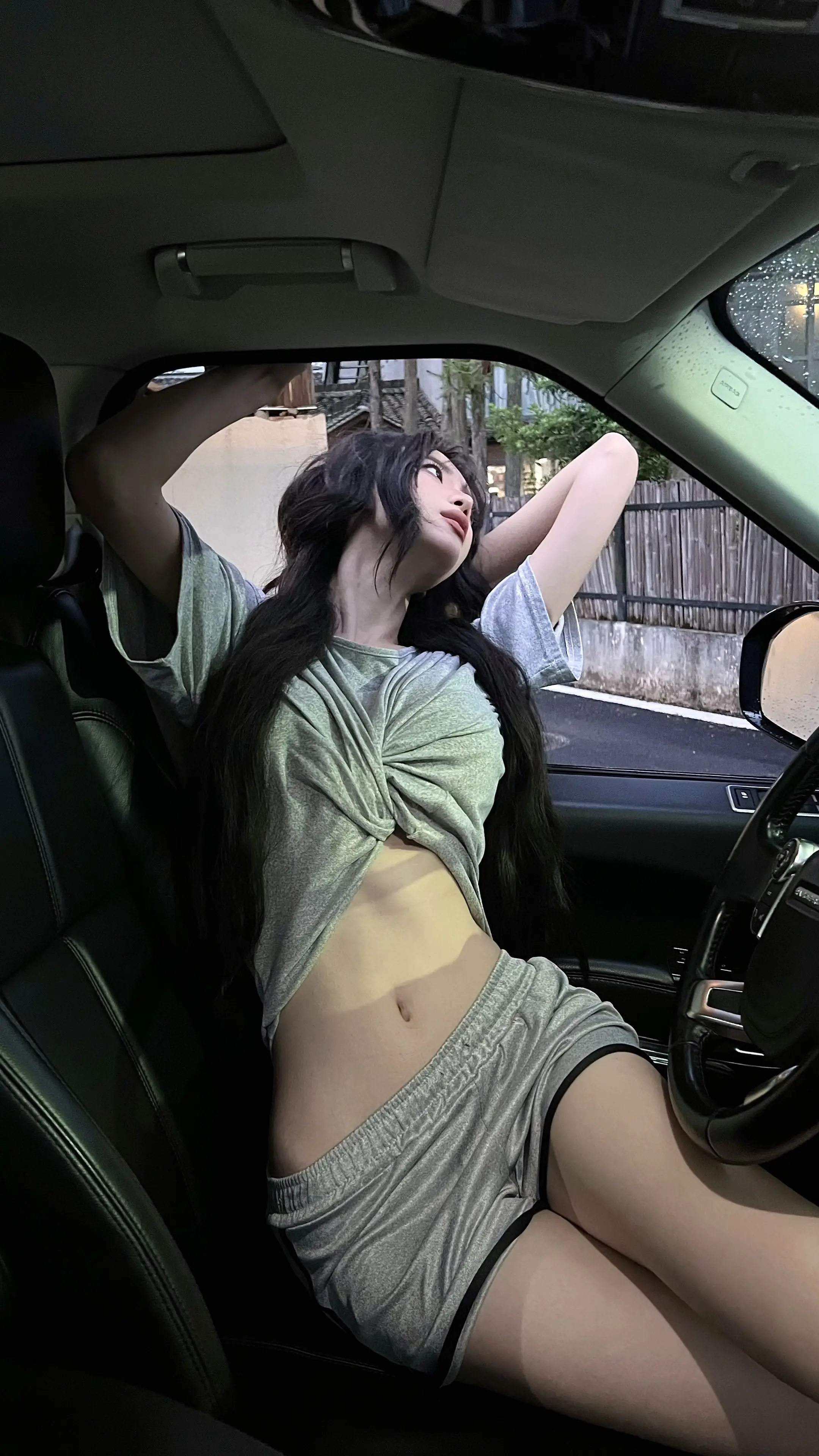 我们不是只有彼此吗。