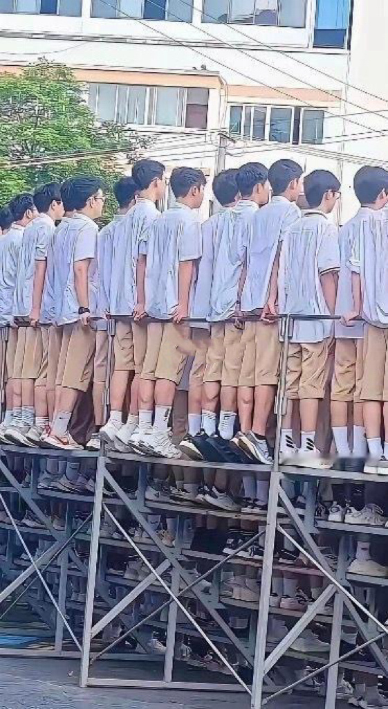 学校的安全意识还是有的. 