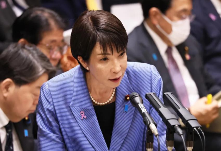 就在刚刚

日本首相高市早苗特意用中文发布新年贺词，

2月16日，高市在中文版