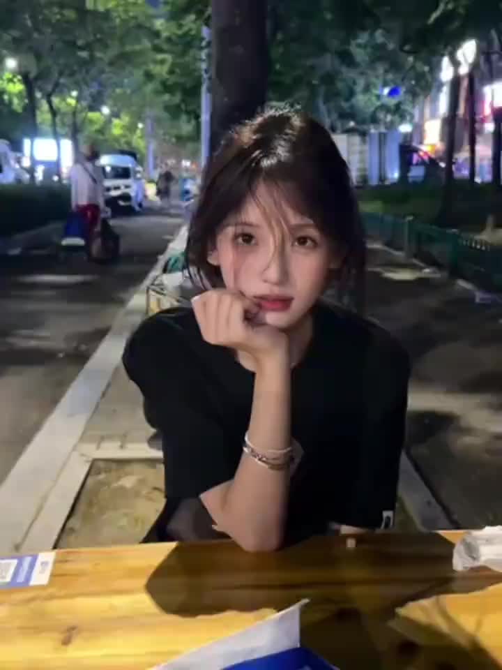 妈妈 我骗你的 行李很重我根本拿不动 可是前方很远 我要学会长大