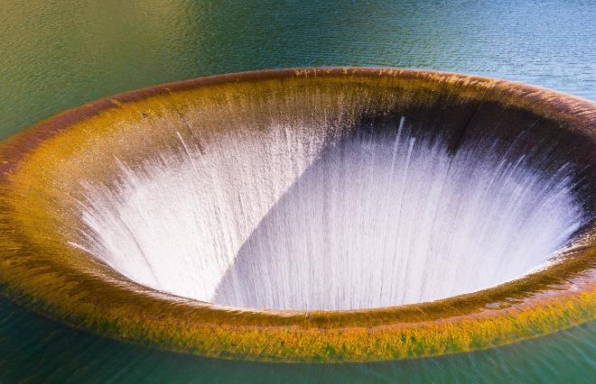 地球的水从哪来？用了46亿年还没干涸，谁在给地球“续杯”？

科学界吵了几十年都