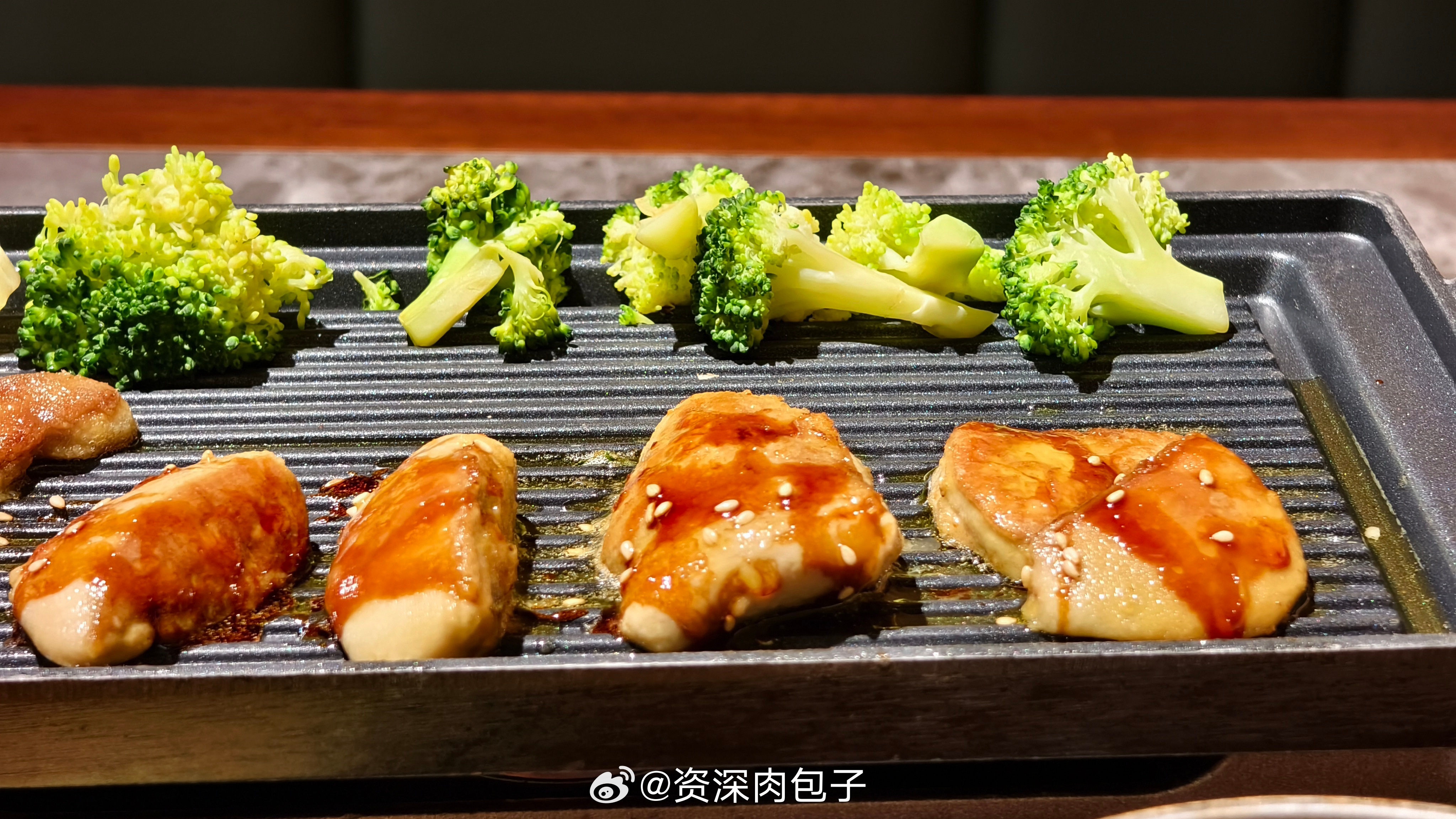 七夕的仪式感全靠自己干饭得到七夕玫瑰🌹，饭店特供🍚📍爱龙龙.海胆和牛板前寿