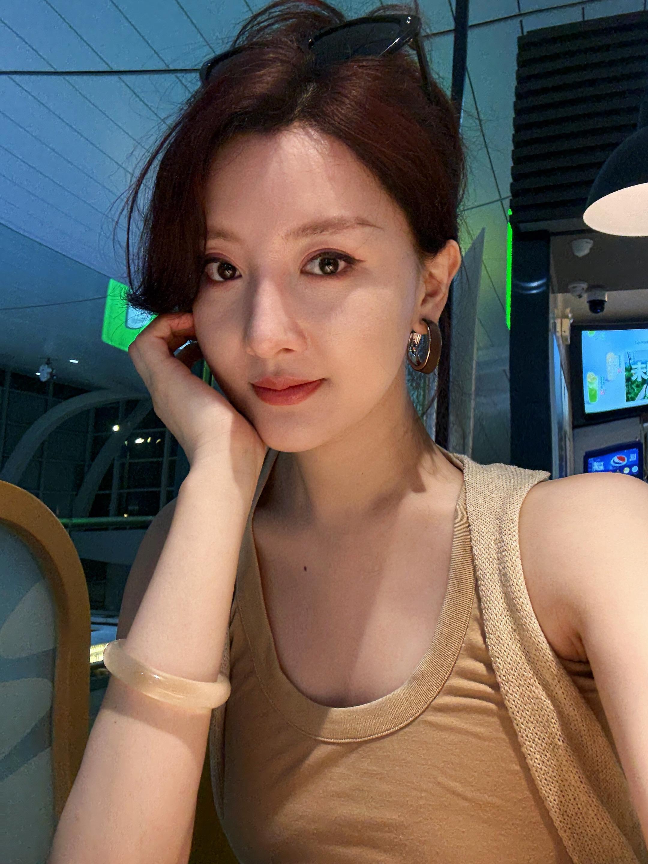 我该如何写我呢 我厌蠢 我慕强 我孤独 我有时过度表达  有时一言不发...