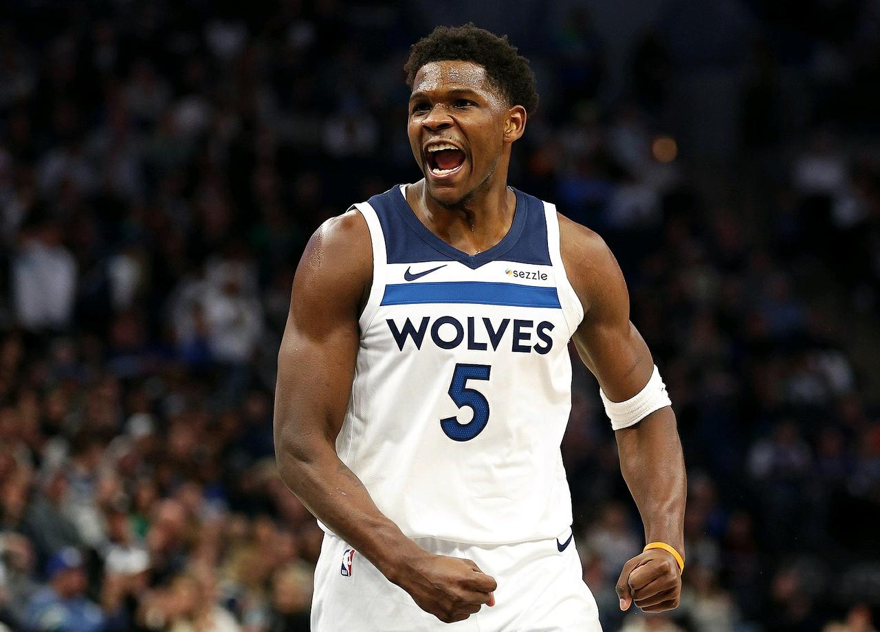 爱德华兹：万分记录超越科比！！！

在森林狼主场战胜骑士的比赛中：第三节随着华子