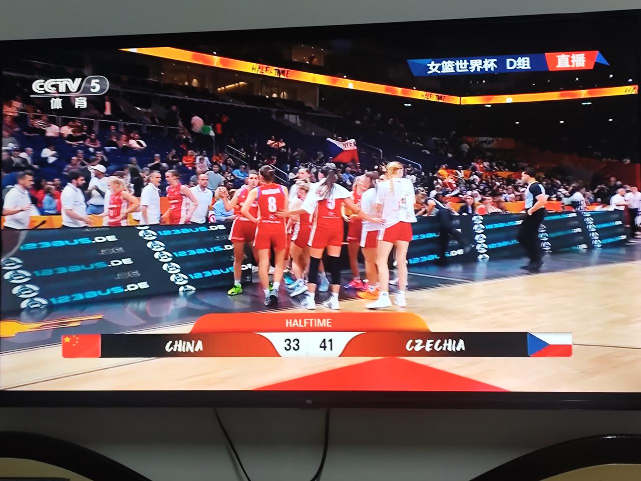 国际篮联女篮世界杯，中国女篮面对小组赛第二个对手捷克女篮，上半场让对手投中8记3