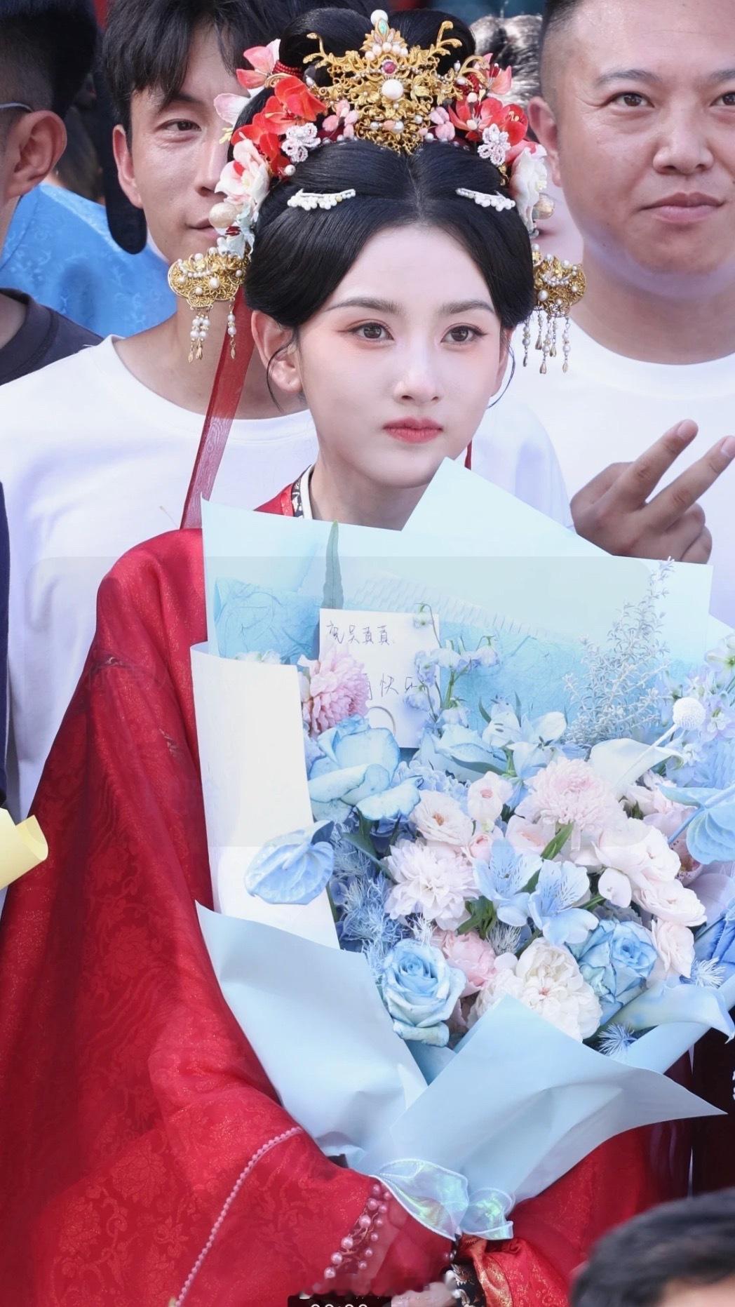祖儿也杀青啦！宋祖儿司宫令杀青捧花司宫令杀青路透