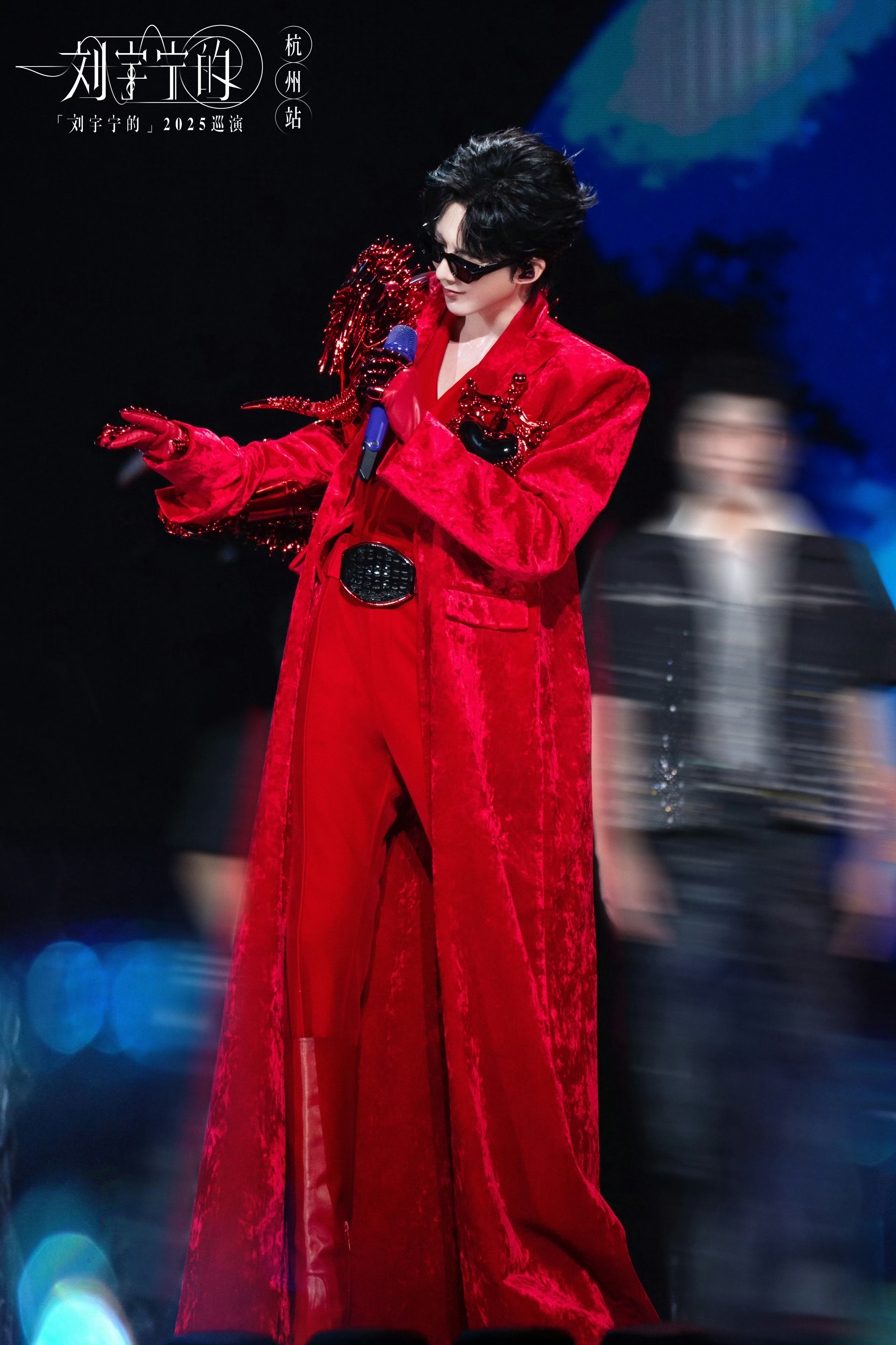 让自己忙一点，忙到没有时间去思考无关紧要的事，很多事就这样悄悄地淡忘了，时间不一