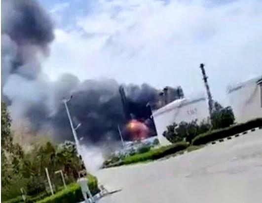 全世界的目光都死死盯着美国和伊朗，以为大戏要开场。结果一个月后，一则外媒报道，直