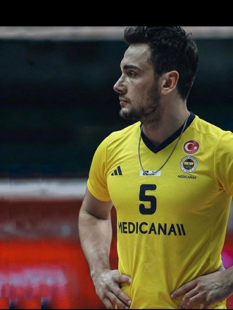 土耳其国家男排国手名将贝尔迪汉新赛季将从安卡拉农行转会费内巴切。男排国际排坛动态