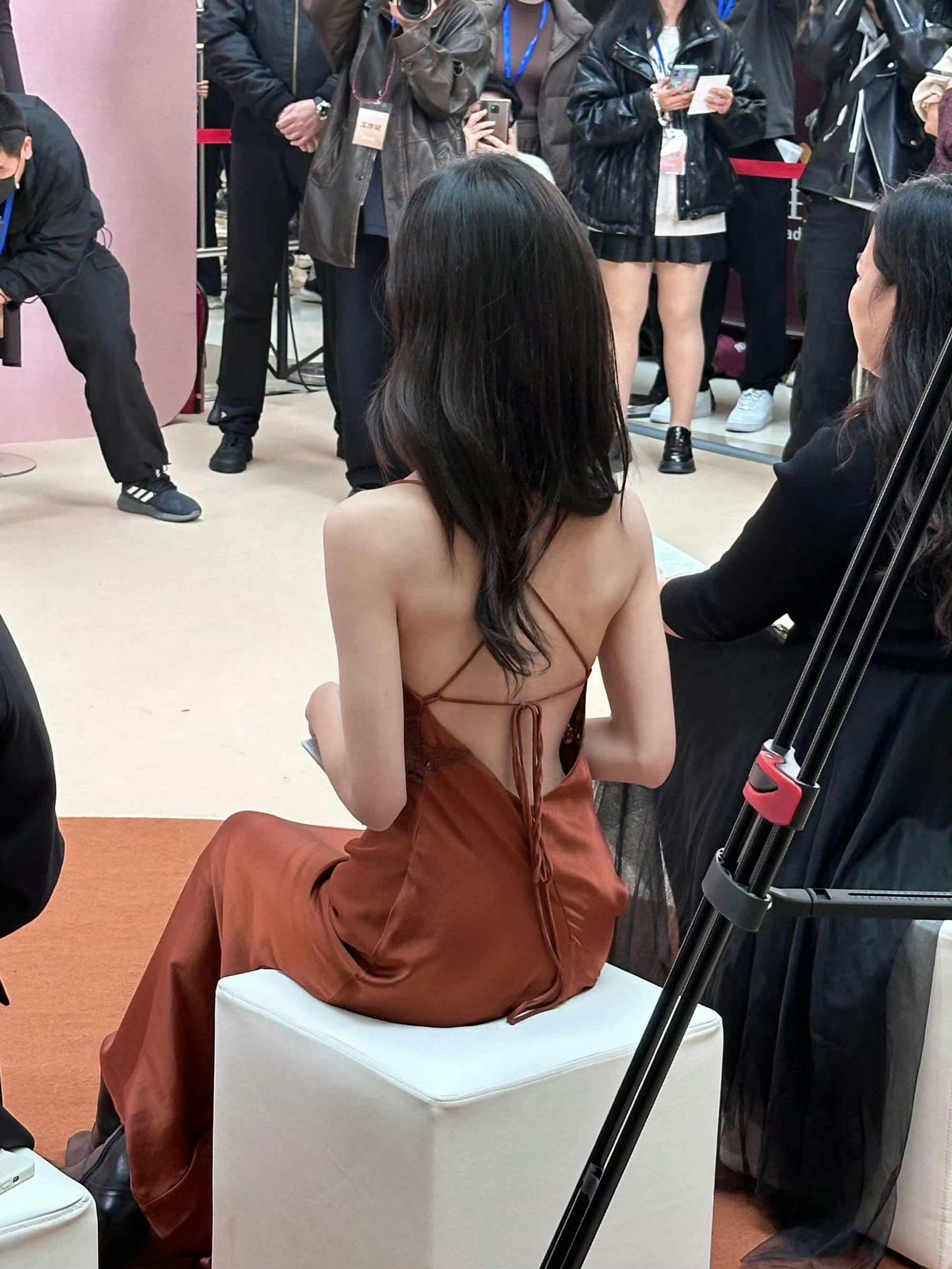 陈都灵的背啊啊啊啊啊啊啊啊！！！我直接斯哈斯哈[色][色][色] ​​​