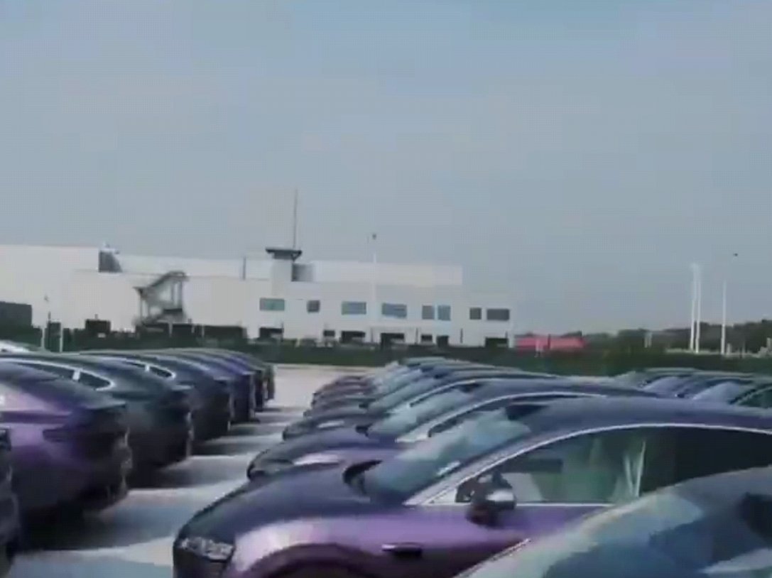 谁会是智能电动轿跑SUV的榜一大哥 前几天看过一个视频，一车主高速上驾驶，智驾系