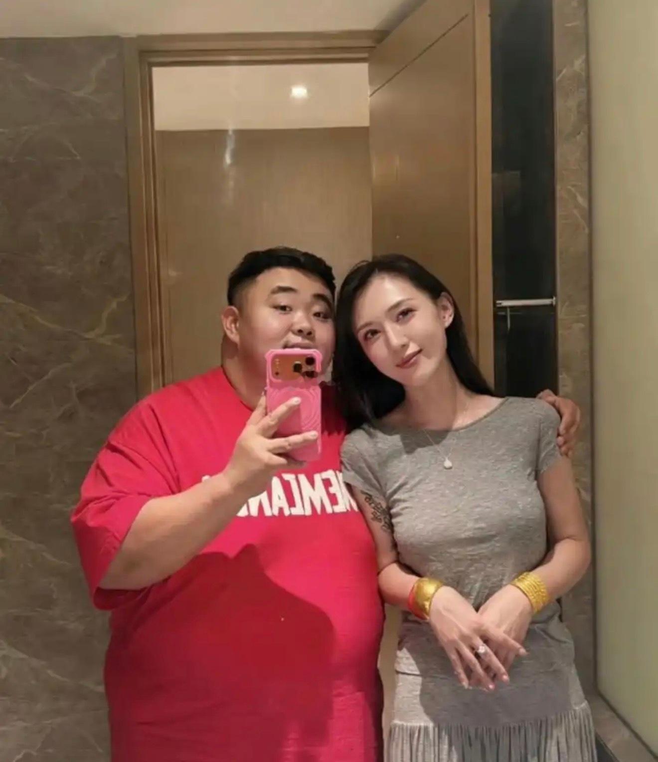 这男人能娶到这么漂亮的老婆，肯定有过人之处！ 