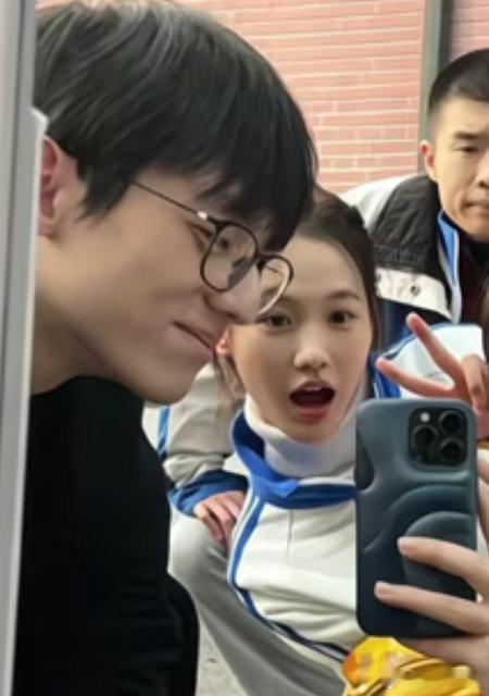 赖伟明张昕懿疑似恋爱赖伟明女朋友颜值挺搭的[二哈] ​​​