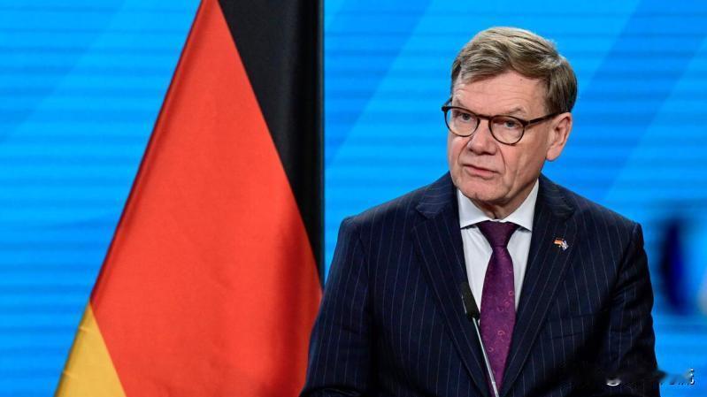 中国稀土管控严格，德国车企闹心，合作转机在哪头。
德国的外长瓦德富尔两次来中国谈