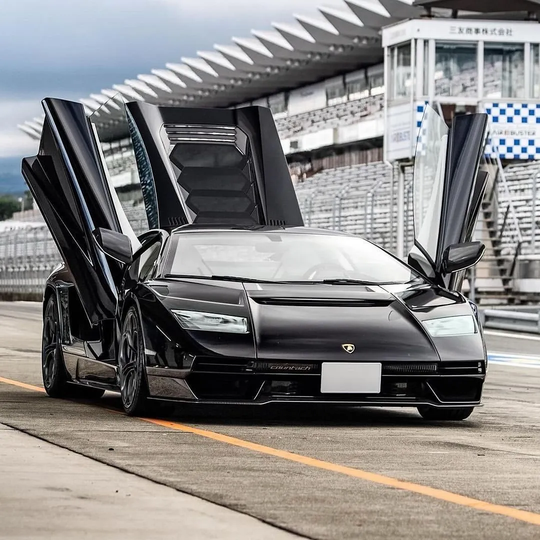 Countach LPI800-4 ♠️