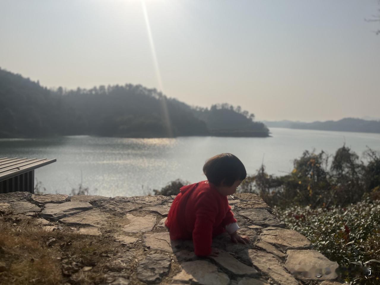 我公公：我看抖音上说不要过早的把钱都给子女
背景（手里可能就2万，说要给一万给娃