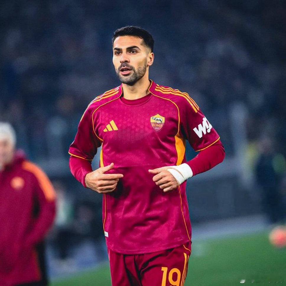 国新网：国际米兰正在考虑在下个夏天以自由转会的方式签下罗马的土耳其球员切利克 但