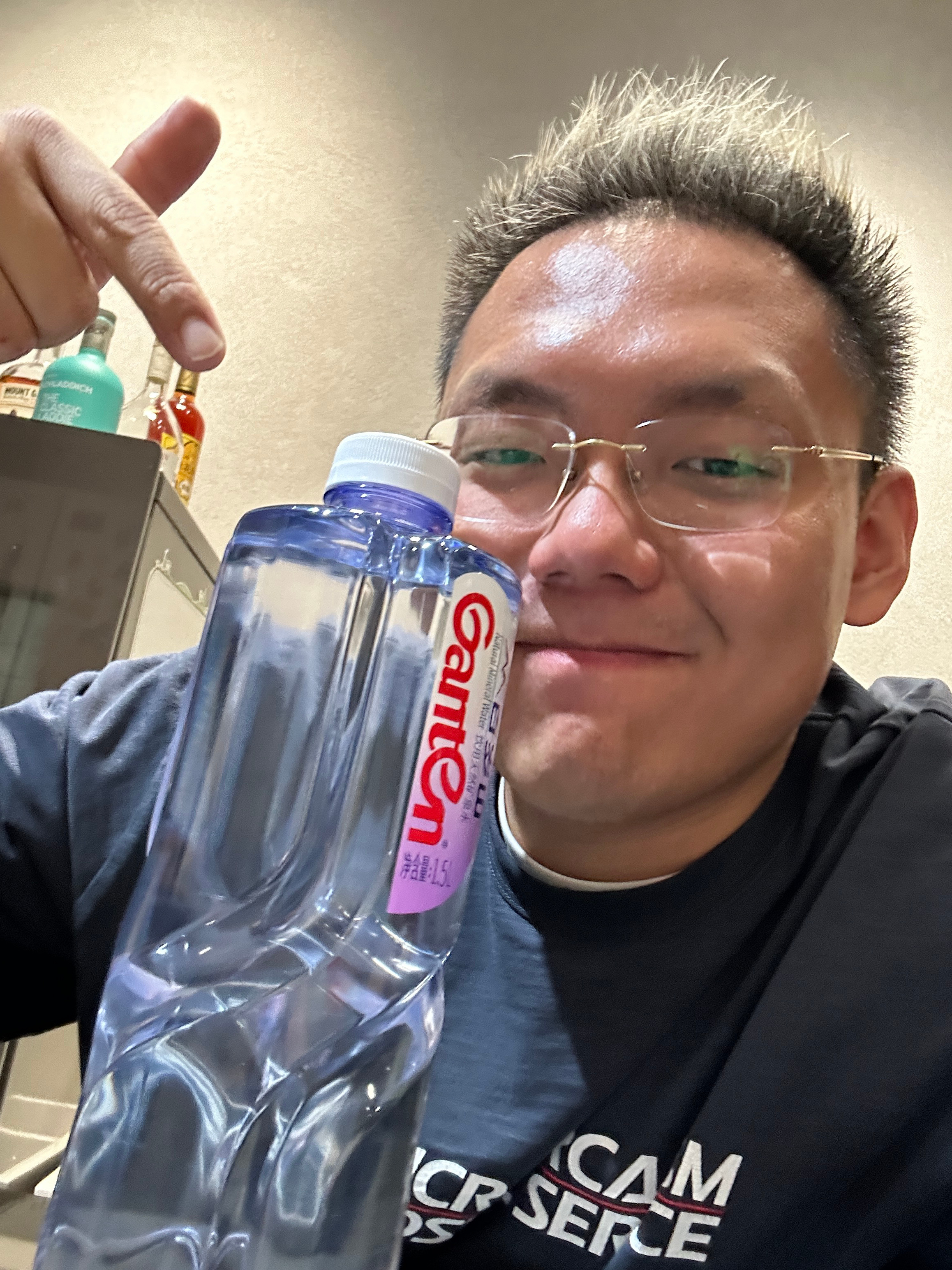 严肃进入喝大水时代 我其实老喝大水💦接我兄弟下班安排我一大水 爽喝！  ​​​