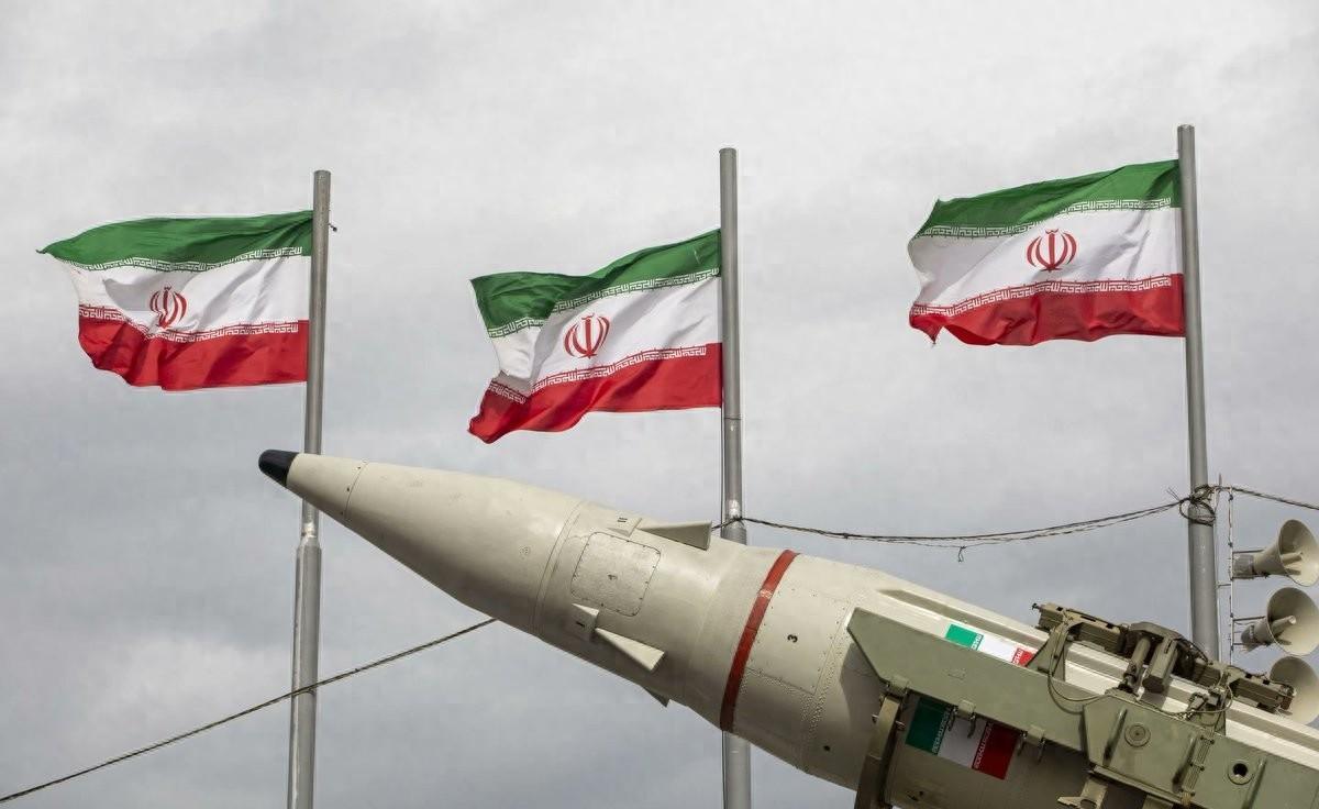 炸懵了！伊朗这一仗，直接撕碎美国的防空神话，谁也没想到，伊朗这波反击，直接把美国