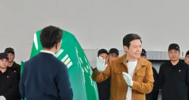 雷軍直播回應“1300公里只充一次電”爭議：被黑出心理陰影