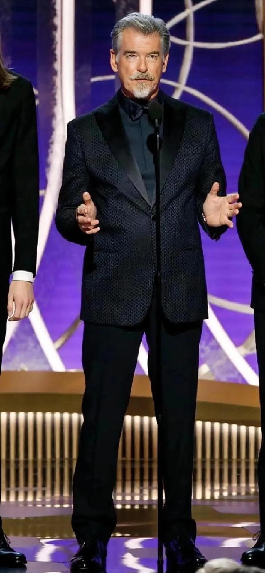 内娱上下50年都找不出一个这样的男明星吧？
虽然经常看到那些所谓的叔圈天花板，但