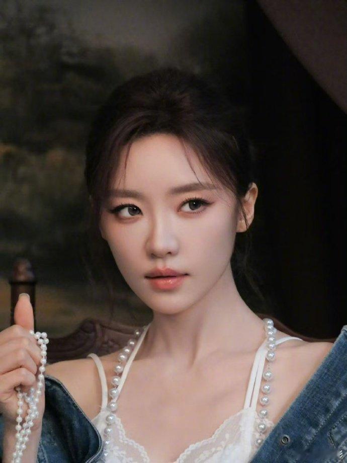 徐洁儿给张月抹眼泪乘风2026跨越赛程的深厚情谊，在这一刻尽情流露，温柔又治愈。