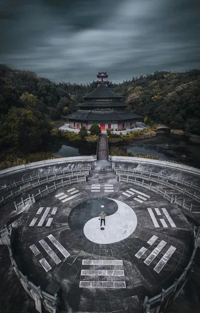 无题
长生在道不在术，
欲览世事多读书。
五行五谷集精华，
天道轮回总存途。