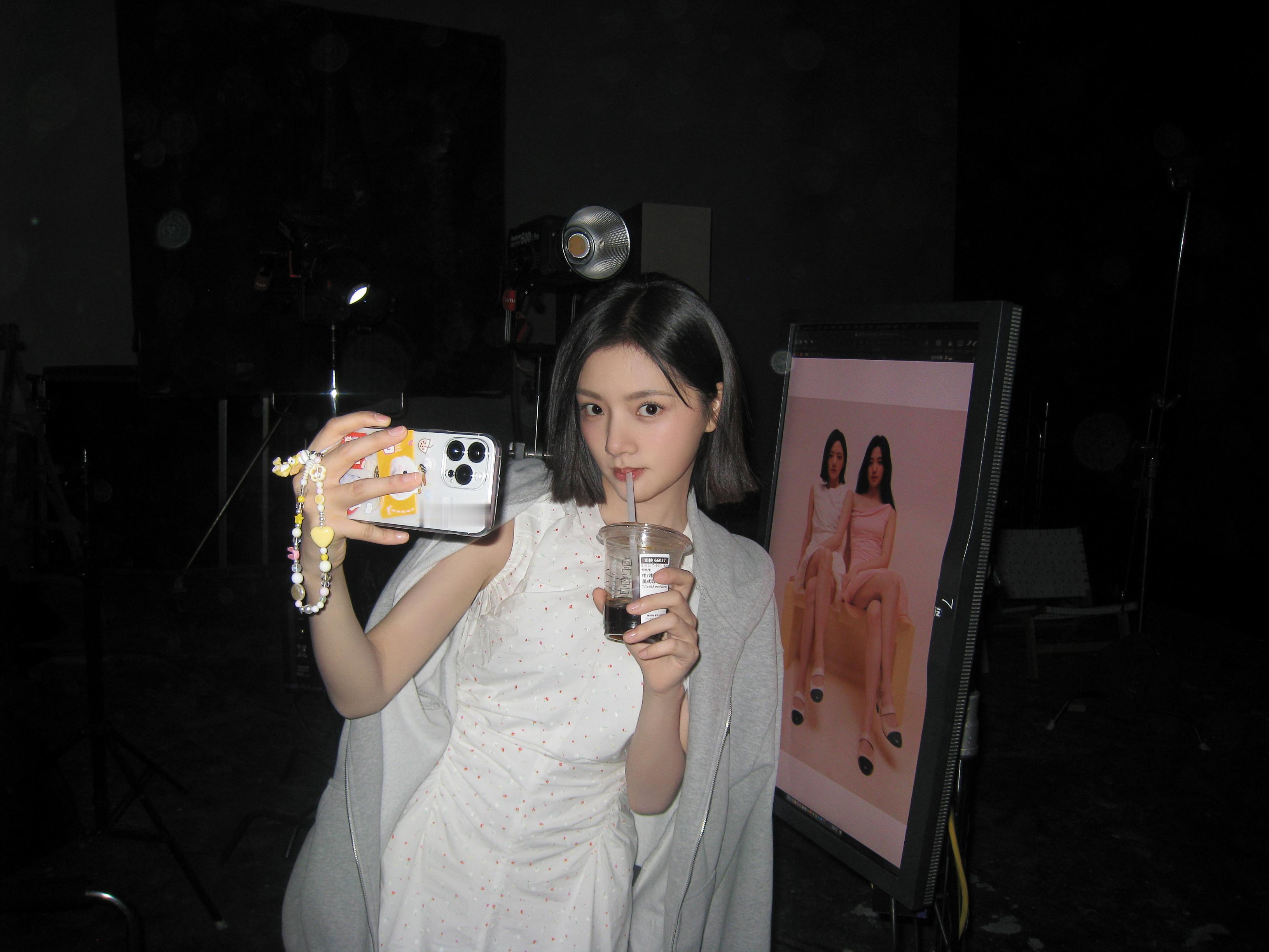 任敏[超话] 在复制粘贴的时代，你是手写的诗[鲜花] ​​​