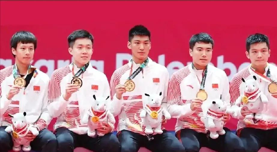 被2018国乒男团旧照戳到！这才是青春最好的模样
 
刷到2018雅加达亚运会国