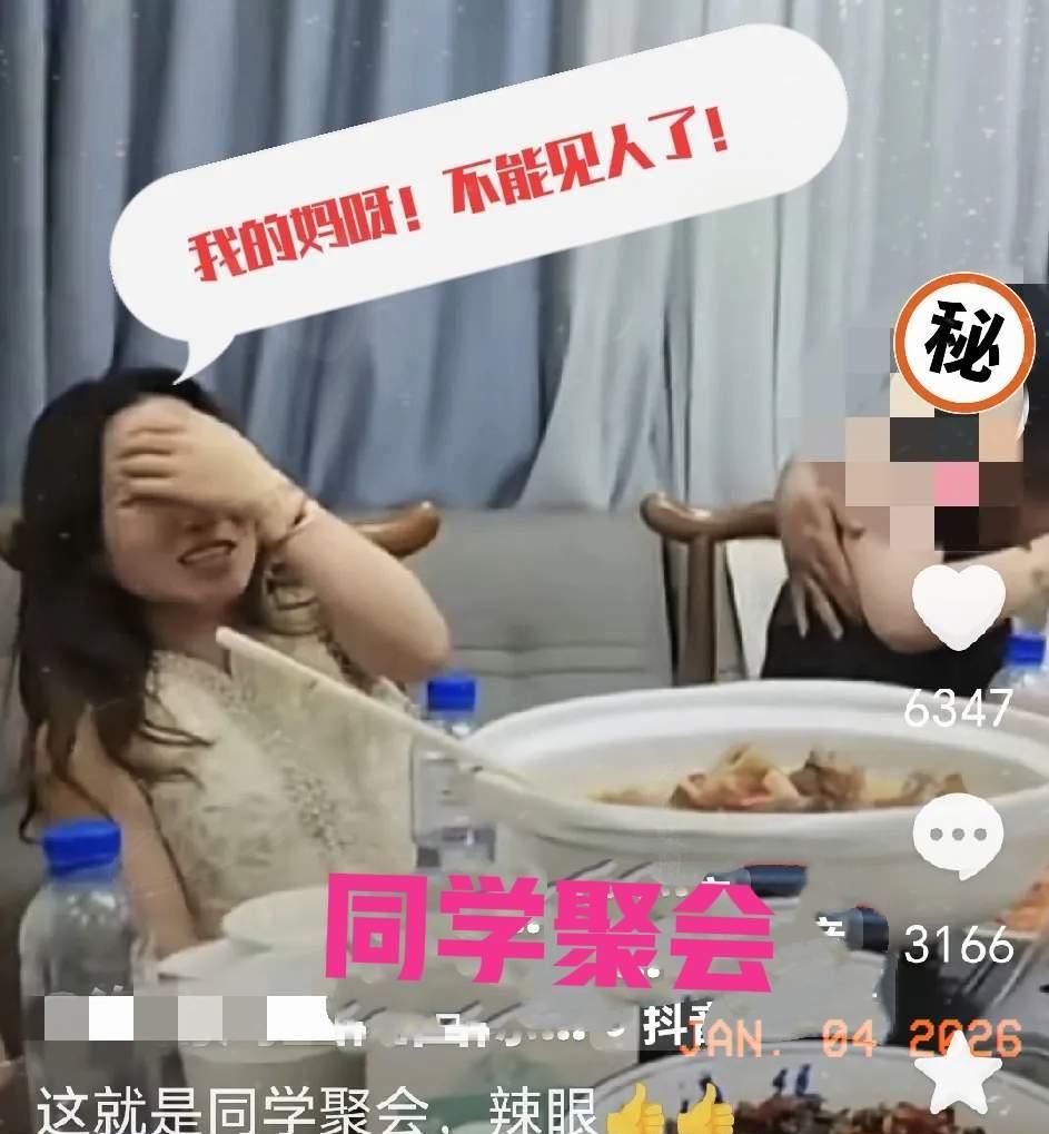 王智同学聚会照一出，全网都炸了。
同样是40岁，她怎么活成了20岁的模样？
别一