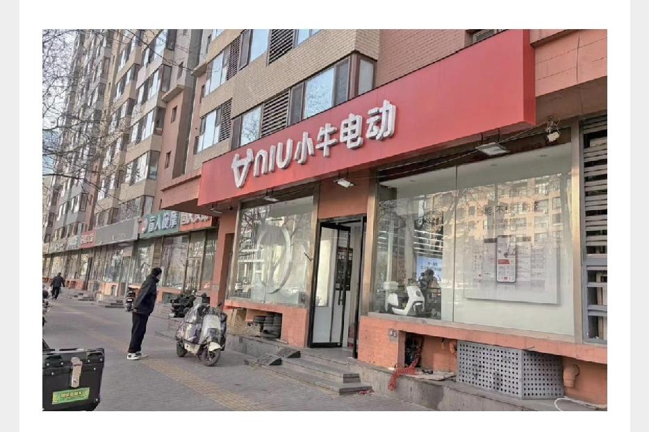 家门口没有独立挂牌的动力电池回收站点。本地4S店可以承接旧电池回收业务，大多是代
