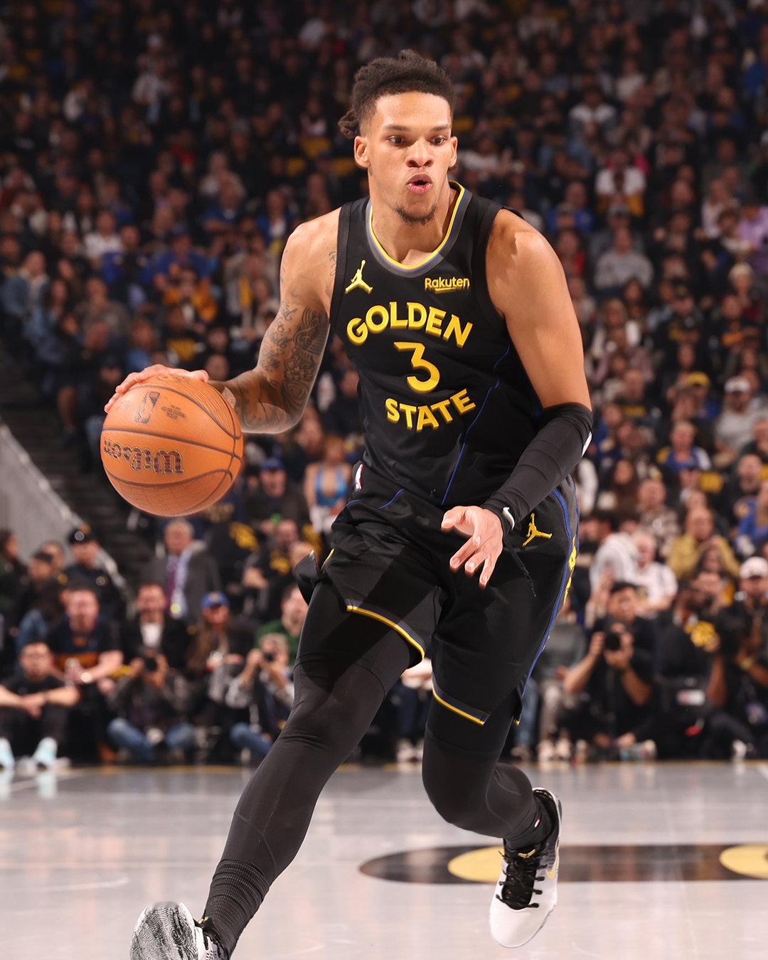 第一节结束，勇士25:22火箭；格林8分。 火箭vs勇士