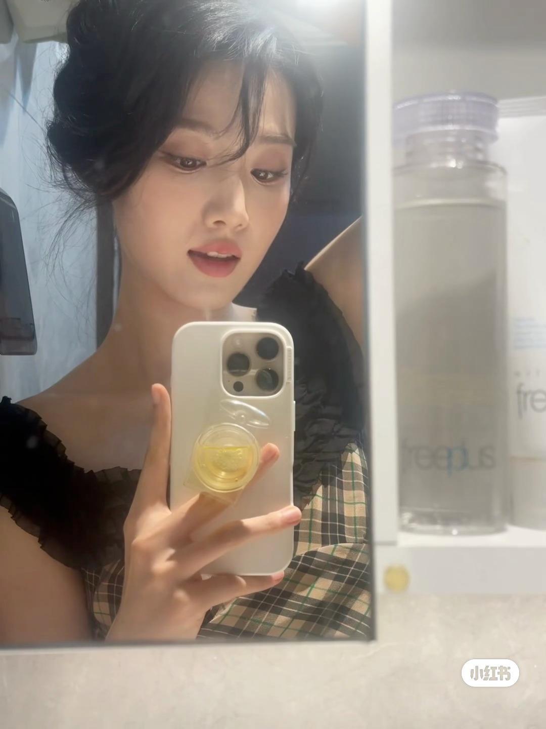 卢昱晓  🌷卢昱晓轧戏🌷卢昱晓胡羞＂我和你一起吹风 欣赏着我们独有的落日. 