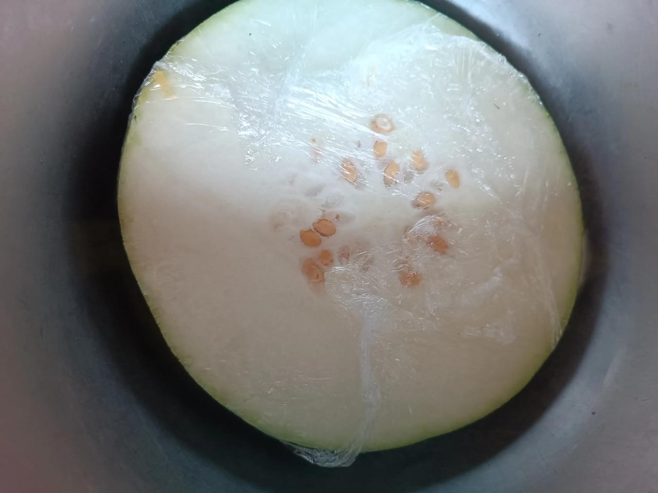 今天买了冬瓜，豆腐
天气热了，我觉得吃的凉的菜
冬瓜，生津去热
汤，炆，蒸都可