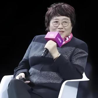 女性，
一定要有一个思维：
不纠缠。

不跟旧人纠缠，
不跟是非纠缠，
不跟遗憾