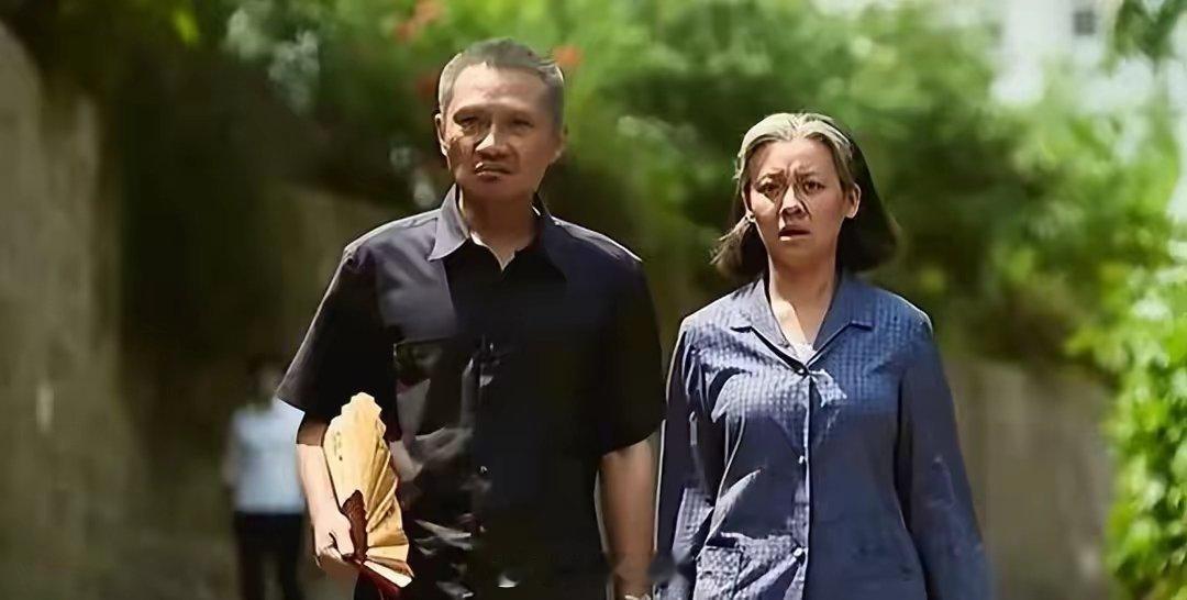《父母爱情》：德华晚年回到江家后江德福的态度，是她最大的悲哀 