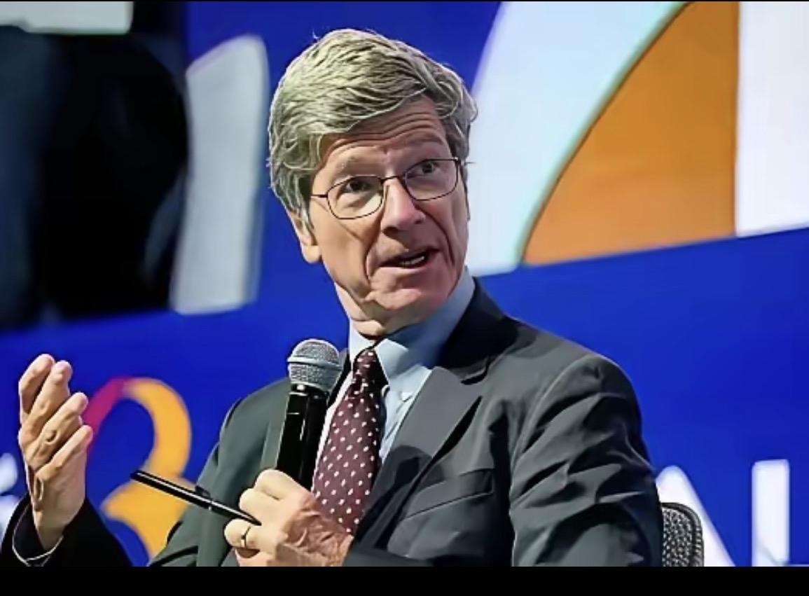 一位美国知名学者在演讲中掷地有声地说：两千年来，中国从未跨海远征去攻打别人一次，