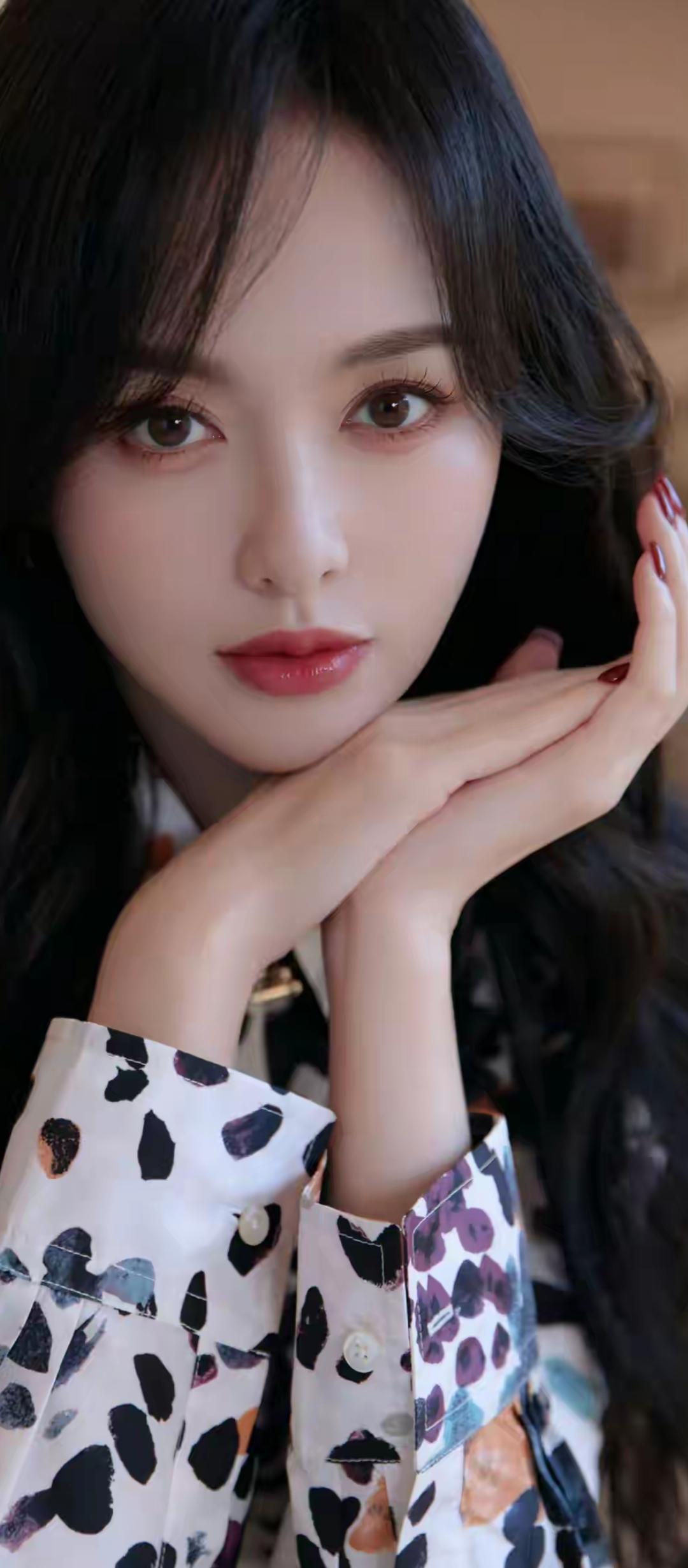 这姑娘看着真温柔，手好好看。