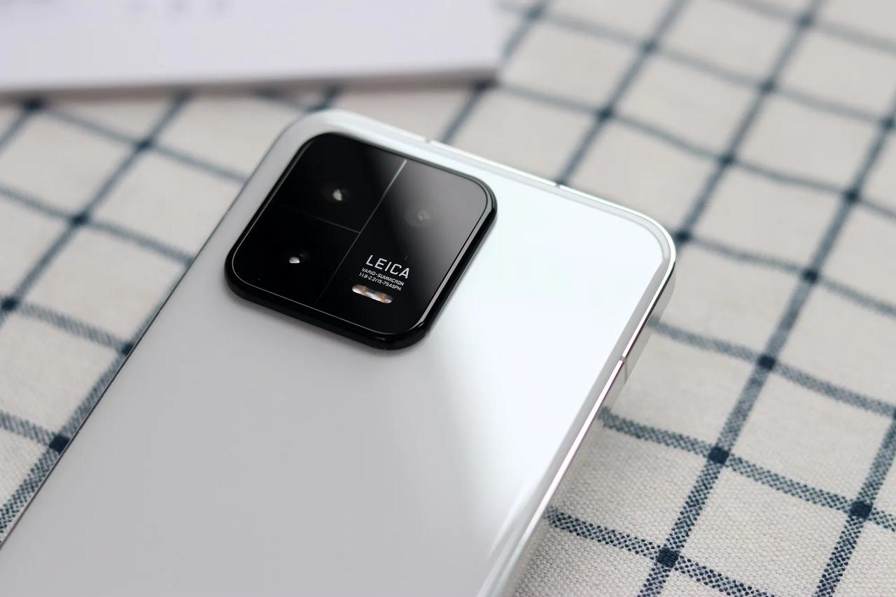 对标iPhone成果出现，小米这次终于在高端站住了脚，高端不再是iPhone和华