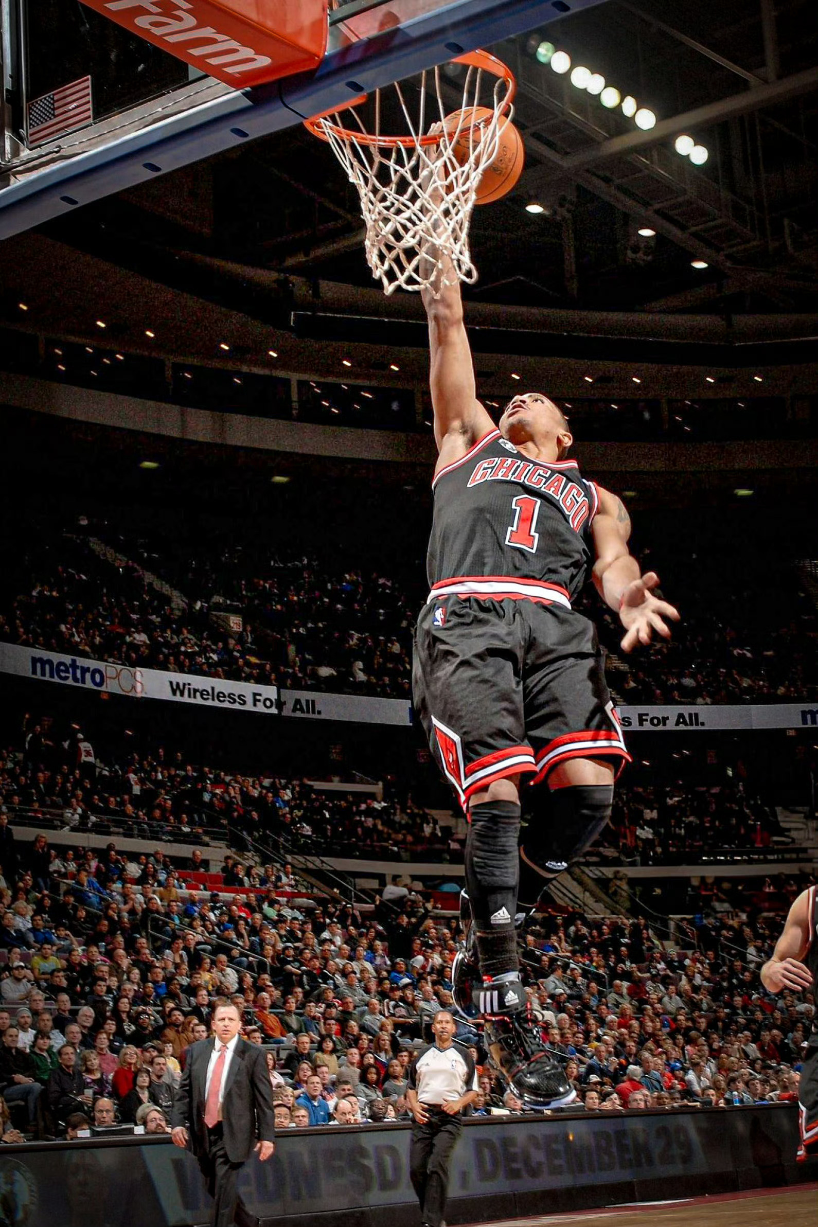 随着罗斯1号球衣退役日的临近，adidas与Footlocker将会在芝加哥举办