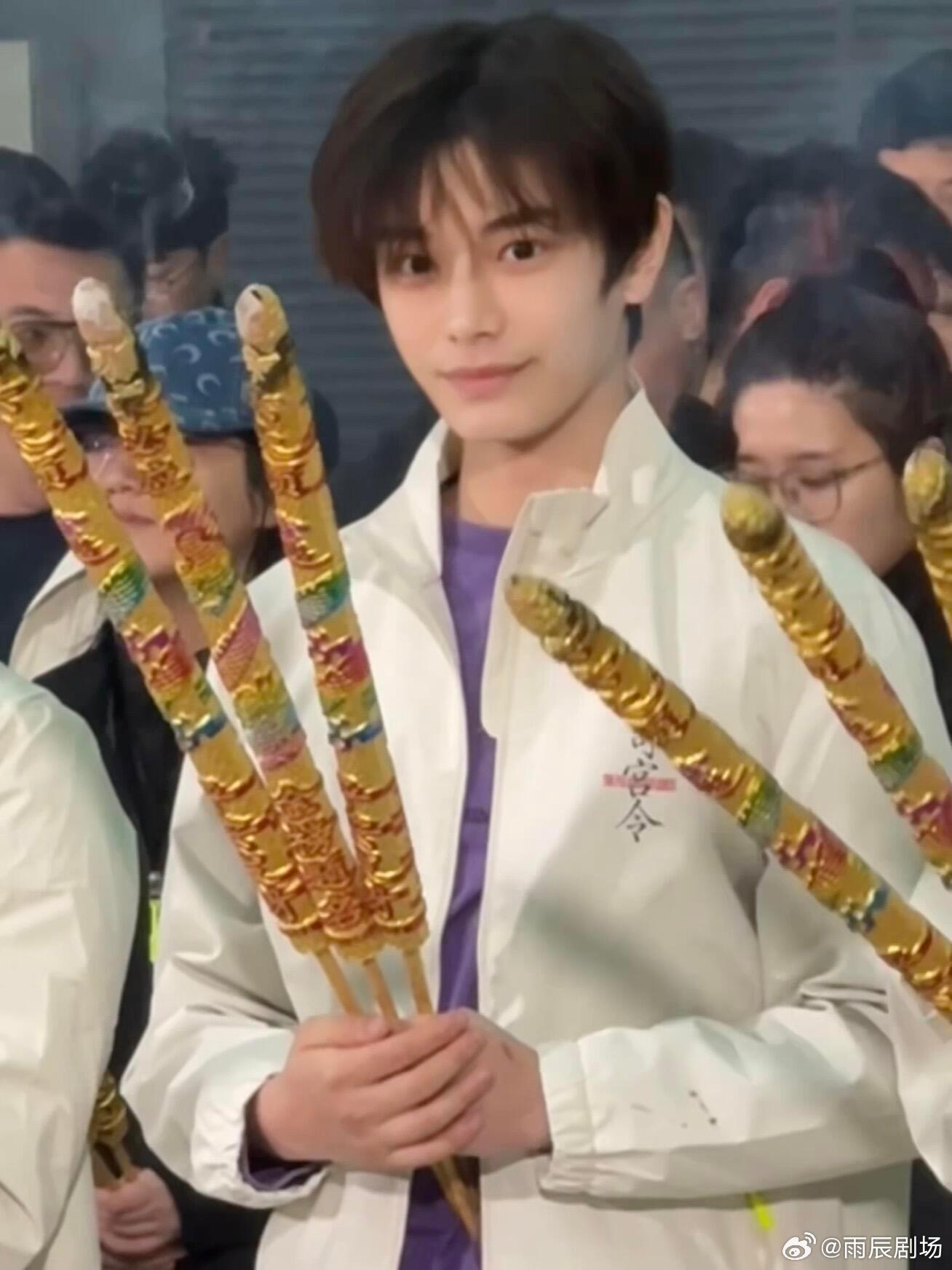 来人呀把丁禹兮的帽子都藏起来顺毛太可爱了呜呜呜呜呜 丁禹兮  | 