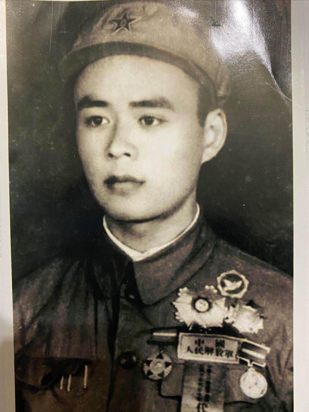1952年10月14日，朝鲜上甘岭。

美军的炮弹像冰雹一样砸下来。仅仅这一天，