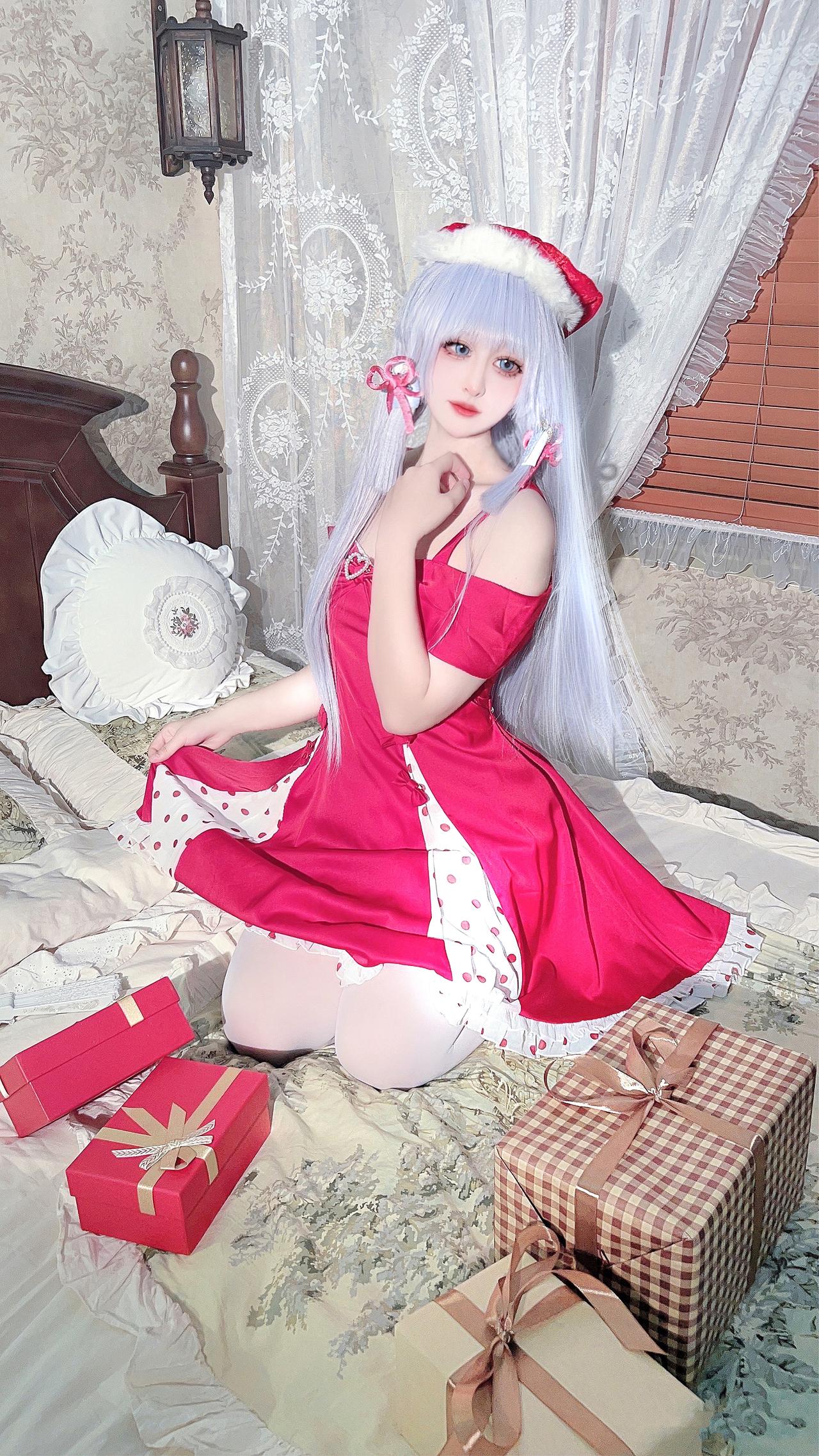 神里绫华：来场圣诞夜的狂欢吧！
COSER：九九归o#原神##游戏##二次元#