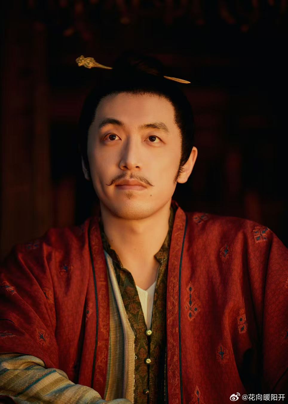 感觉白客死缠烂打就能谈上天生腼腆被动型！只要你敢主动出击，他大概率会乖乖投降，这