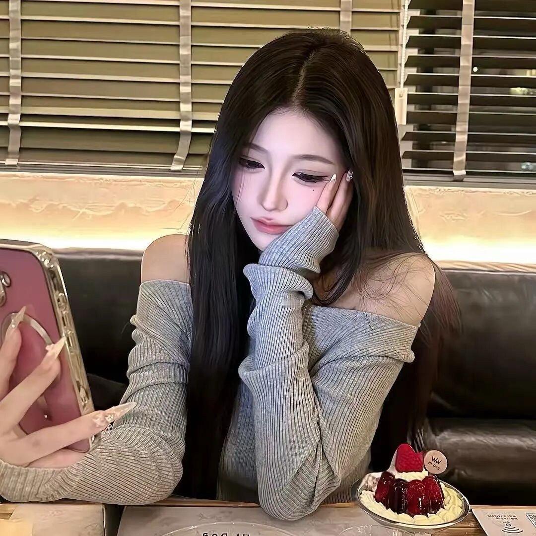 最佩服两种女人：完全靠男人的女人，完全不靠男人的女人 