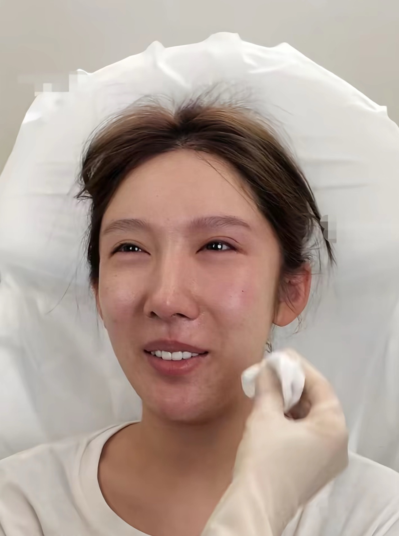 很难相信这是凡凡喜欢过的人……乍一看，感觉都美竹和杨紫长得挺像的，而杨紫又和凡合