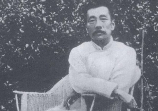1935年，方志敏被俘，关押在南昌军法处看守所。他用米汤密写书信，托人送往上海，