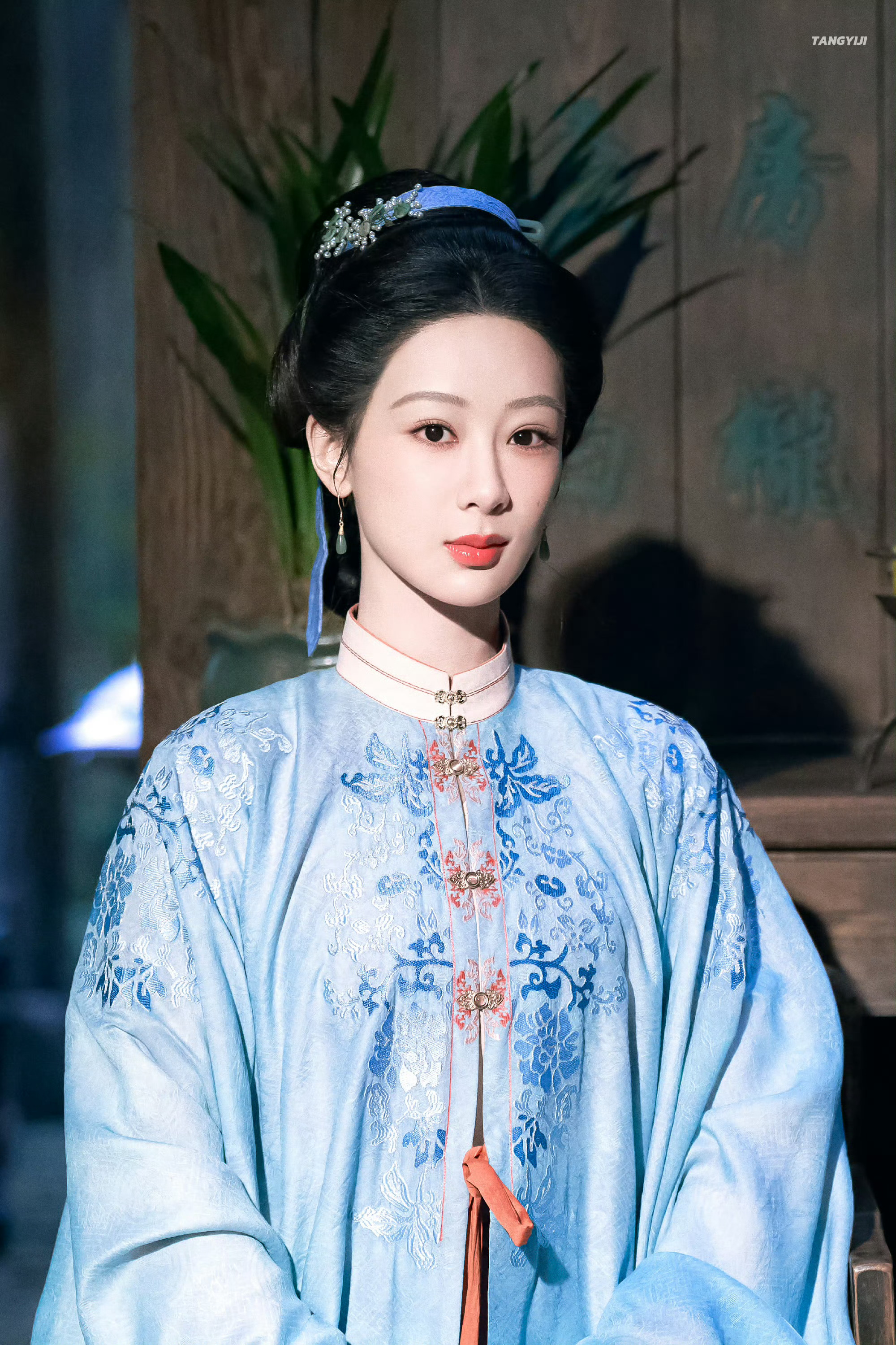 杨紫[超话]风起了，雨落了，我又开始想你了。那时浓雾那时雨，那时刚好遇见你。​​